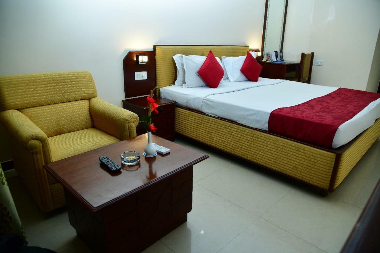 The Presidency Hotel Bhubaneswar Exterior photo